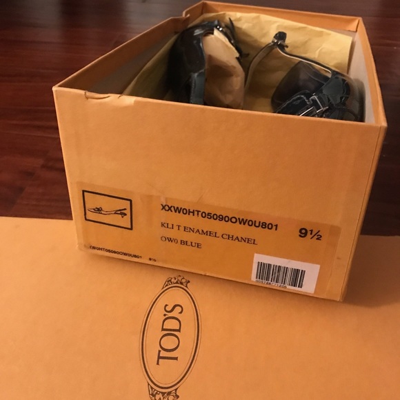Tod’s Navy Enamel Chanel Kitten Heel Slingbacks - Picture 3 of 16